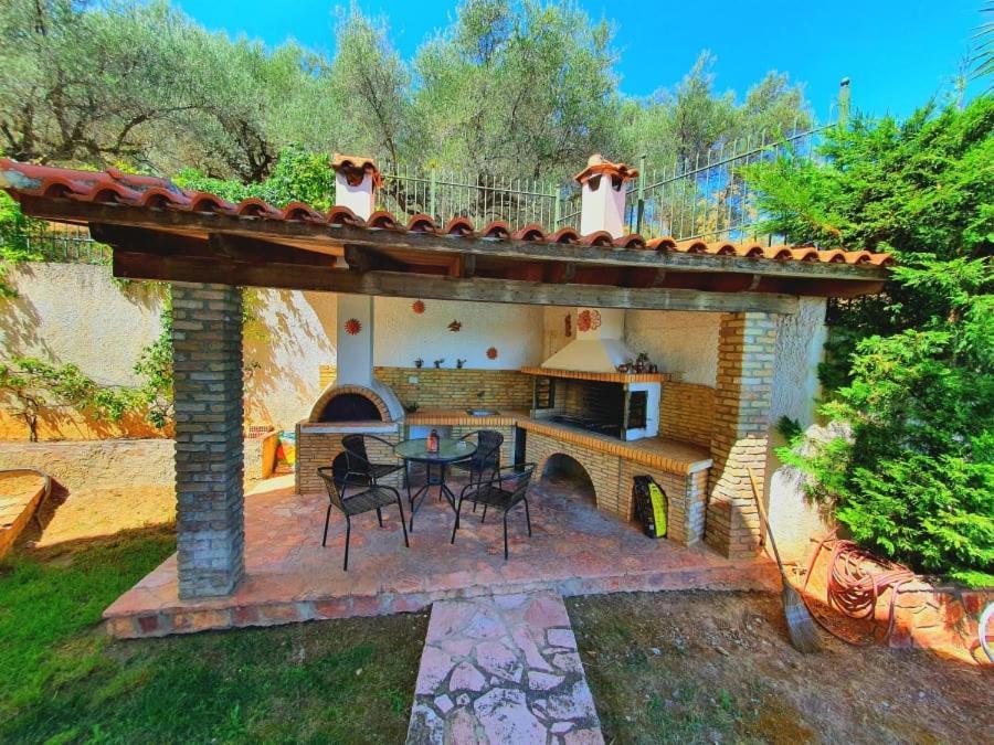 Platanos Estate Villa Akráta Buitenkant foto